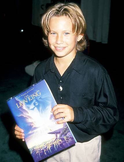 Actor Jonathan Taylor Thomas attends the 1994 American Booksellers Convention on May 28, 1994 at Los Angeles Convention Center in Los Angeles, California.