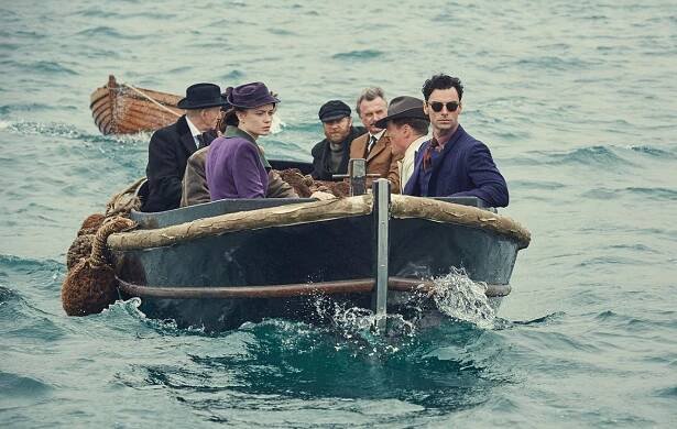 Až tam nezbyl žádný - Z filmu - Charles Dance, Maeve Dermody, Christopher Hatherall, Sam Neill, Toby Stephens, Aidan Turner