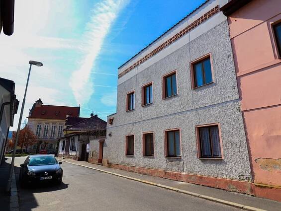 PRODEJ RODINNÉHO DOMU SE ZAHRADOU O CELKOVÉ VÝMĚŘE 372m2 V SUŠICI | Dům se zahradou v Sušici 372m2