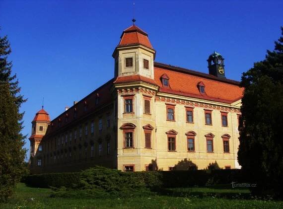 Do zámku v Holešově - Zámek