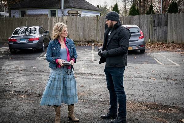 Amy Carlson, Kellan Lutz - FBI: Most Wanted - Deconflict - Z filmu