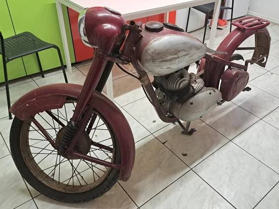 JAWA PÉRÁK - Auto-moto