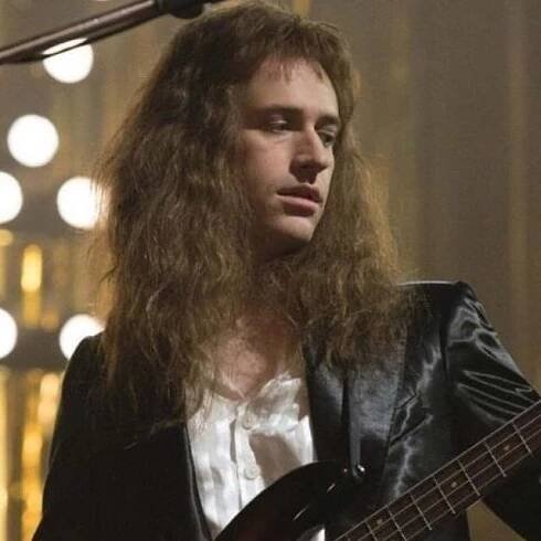 John Deacon byl v kapele baskytaristou