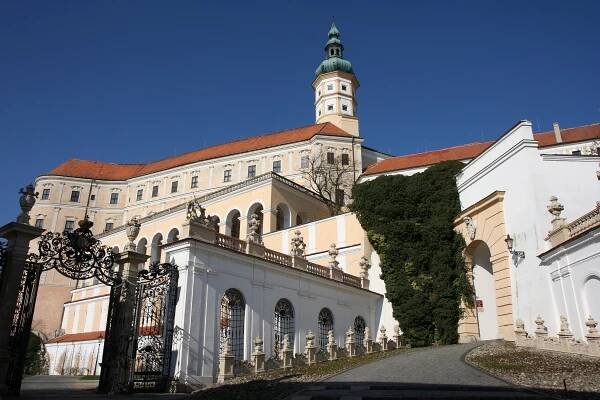 Regionální muzeum v Mikulově - zámek | DoZahrad.cz | Příběhy zahrad, které musíte navštívit