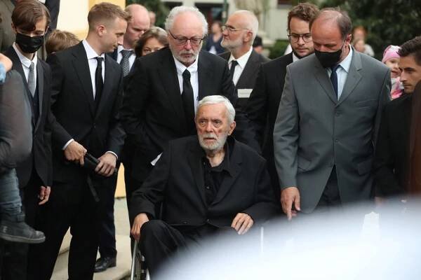 Nejasnosti ohledně pohřbu Josefa Abrháma (†82): Ani sestra nezná datum!