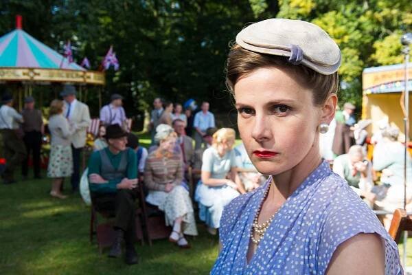 Otec Brown - Série 1 - Starosta a kouzelník - Promo - Louise Brealey