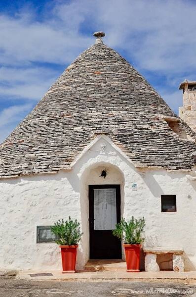 Trulli-Lulli in Alberobello - where • is • deea
