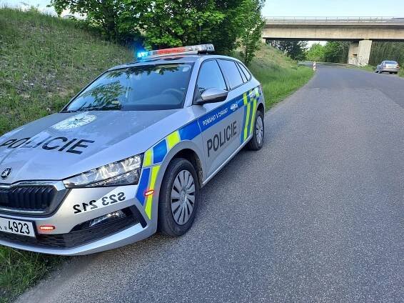 Auto srazilo ve Studeněvsi muže na elektrokoloběžce, viník od nehody ujel