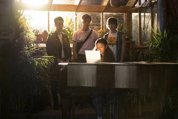 Julie and the Phantoms - Probuzení - Z filmu - Jeremy Shada, Owen Patrick Joyner, Madison Reyes, Charlie Gillespie