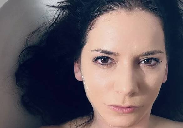 Dorota Nvotová vydáva nový singel. Videoklip k nemu si natočila sama vo vani