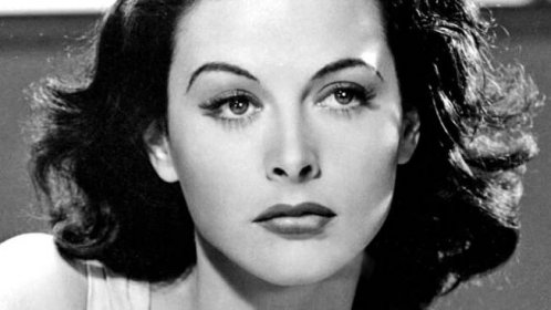 Svlékla se a proslavila český film. Pak vynalezla svítící obojky pro psy. Znáte osud herečky Hedy Lamarr?