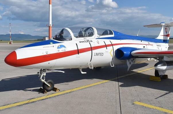 L-29 Delfín