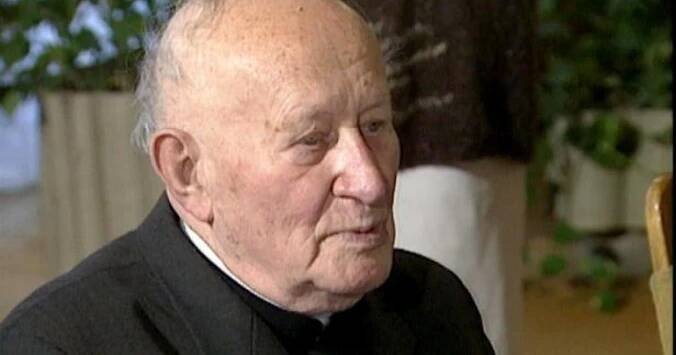Od malých krůčků k ikoně protirežimního odporu. Kardinál Tomášek zemřel před 25 lety