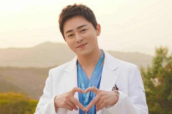Jo Jung Suk promluvil o své roli ve 2. řadě Hospital Playlist, svých pocitech a přátelství mezi herci