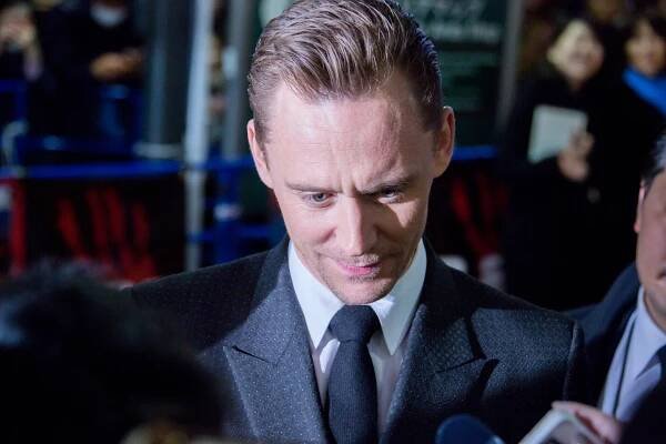 Tom Hiddleston – At Home He Feels Like A Tourist