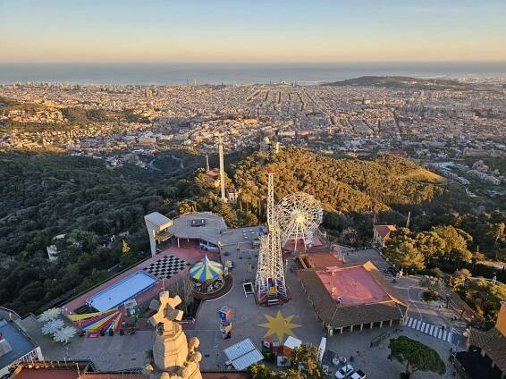 Výhled z terasy chrámu Tibidabo