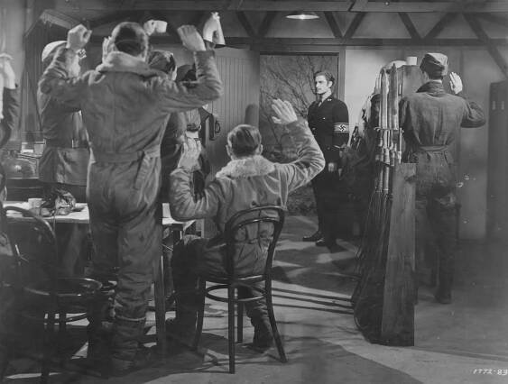 The Adventures of Tartu - Z filmu - Robert Donat