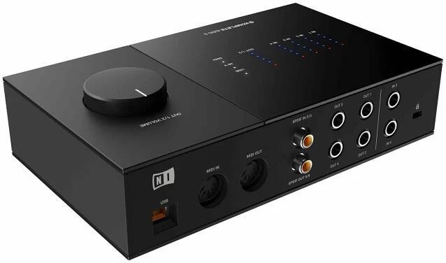 Komplete Audio 6 MK2 angle 2