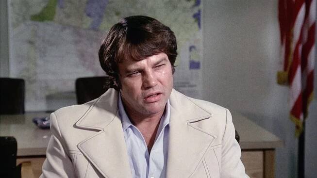 Joe Don Baker ve snímku Falešně obviněný