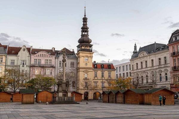 Vánoční stánky na Masarykově náměstí, 6. listopadu 2023, Ostrava.