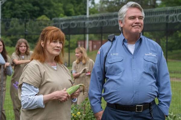 Orange Is the New Black - Mluv nebo mlč - Z filmu - Blair Brown, Michael Harney