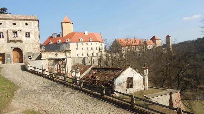 Pohled na majestátný hrad Veveří.