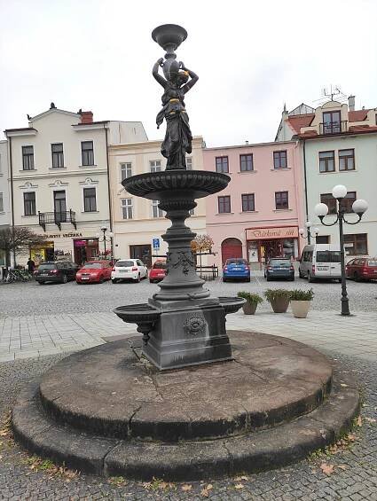 Soubor:Kašna na náměstí Sigmunda Freuda, Příbor, okres Nový Jičín 02.jpg – Wikipedie
