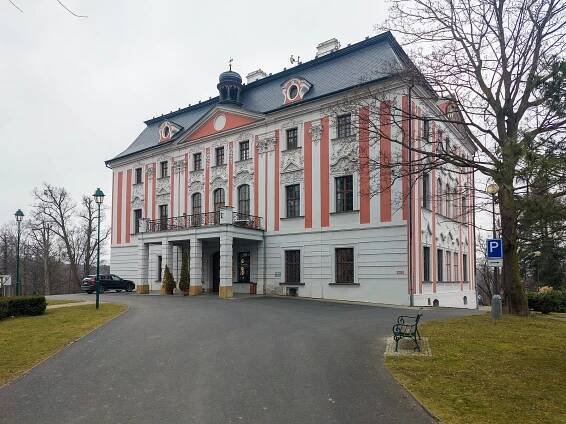 Soubor:Zámek, Velké Hoštice 2025 01.jpg