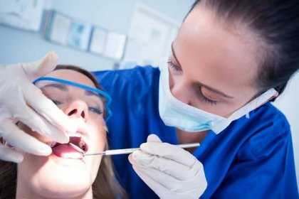 Problémy se zuby trpí 3,5 miliardy lidí, uvedla Světová zdravotnická organizace, nejčastěji mají kazy