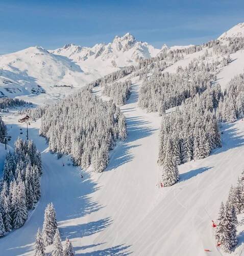 Montagne enneigée à Courchevel