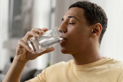 Naučte se pít vodu nalačno, tělo vám poděkuje | Světkreativity