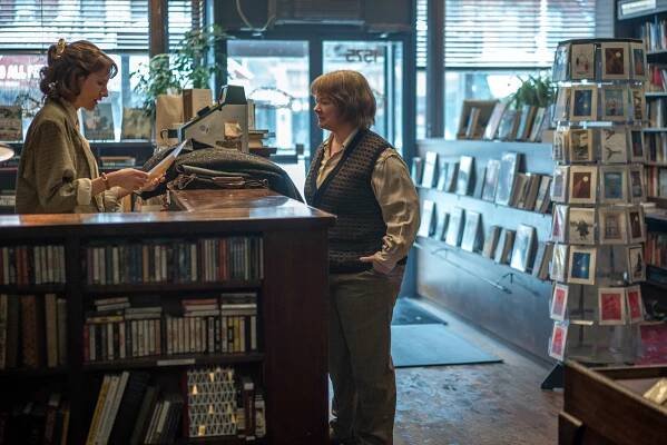 Můžete mi kdy odpustit? - Z filmu - Dolly Wells, Melissa McCarthy