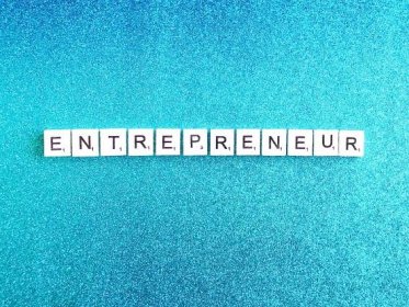 7 Ways to Achieve Success as an Entrepreneur - Under View