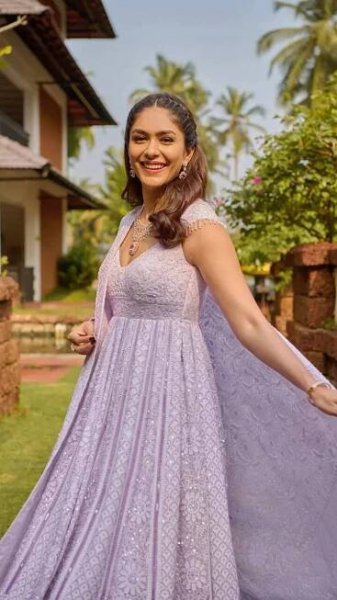 Mrunal Thakur radiates elegance in a lavender suit