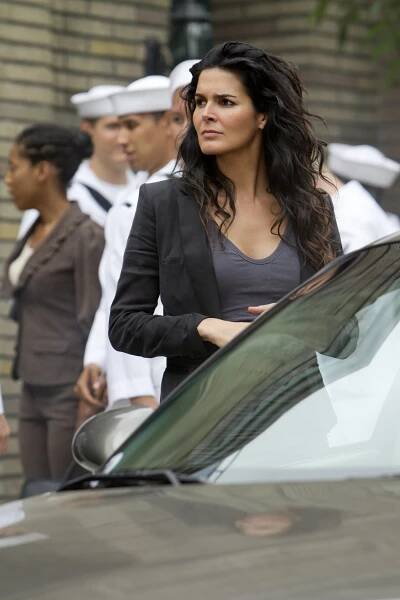 Rizzoli & Isles: Vraždy na pitevně - Svátek námořníků (S02E03) (2011)