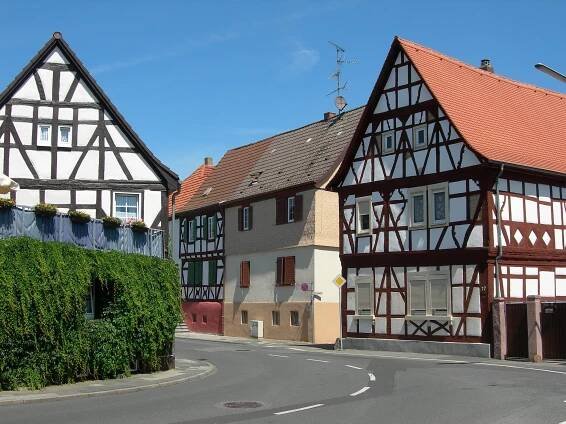 Soubor:Mörfelden Fachwerkhäuser.jpg – Wikipedie