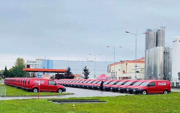 Autonoviny.cz - Coca-Cola se bude vozit ve VW Caddy na CNG 