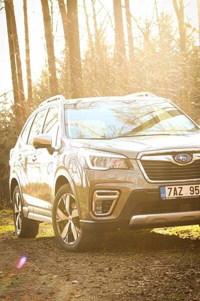 Za volantem nového Subaru Forester: V čem se hybridní SUV liší od konkurence a za kolik je k mání?