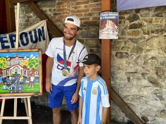 Miluji Beroun! Zlatý olympionik Tomáš Macháč přijel pozdravit své rodné město