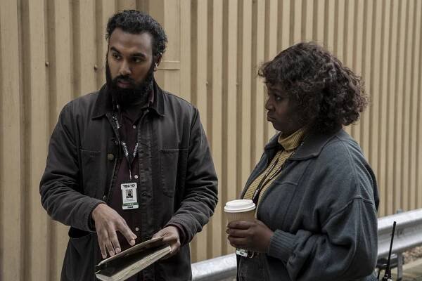 Franšíza - Scene 117: The Death of Eye - Z filmu - Himesh Patel, Lolly Adefope