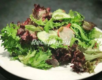 ᐉ Hlávkový kadeřavý salát s ředkvičkami - recepty.eu