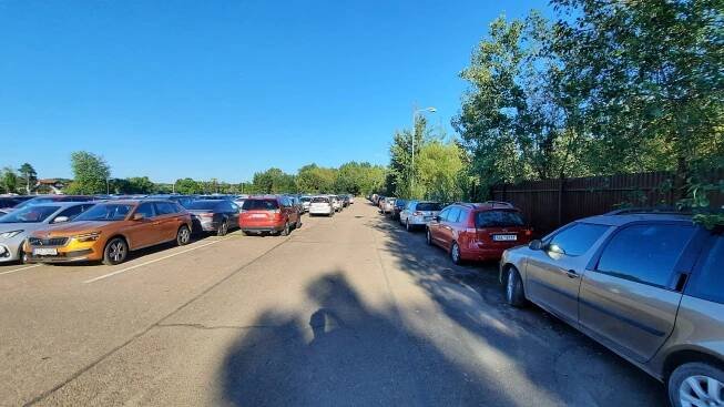 Parkoviště Letiště Pardubice (Parkoviště pro návštěvníky a turisty) • Mapy.com