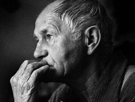 110 let od narození Bohumila Hrabala: co se o něm dozvíte v biografii Sladká apokalypsa?