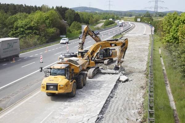 Rekonstrukce části dálnice D5 » APB Plzeň - zemní práce, demolice, doprava a přeprava, autojeřáby