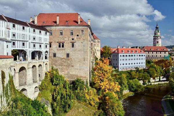 15 tipů na výlet na hrady a zámky, které si zahrály ve slavných pohádkách