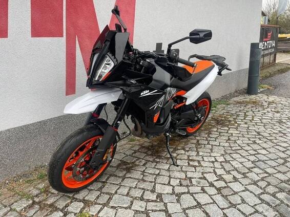 KTM 890 SMT (2023), 235.000 Kč