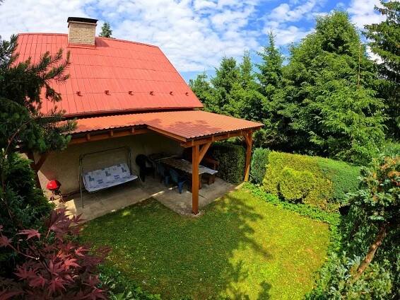 posezení pod pergolou - pronájem chaty Koryčany - zvětšit