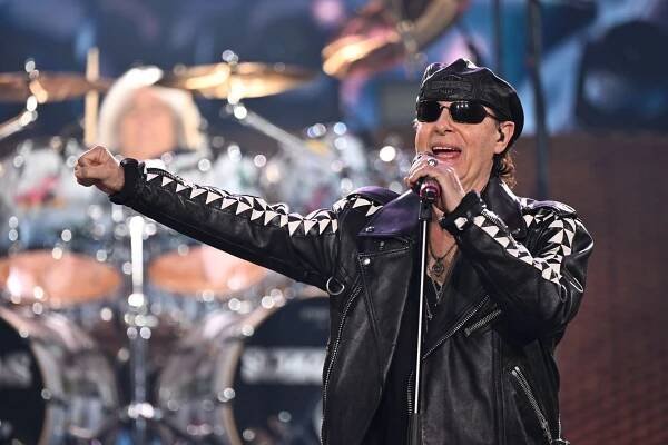 Zpěvákovi i kytaristovi bude 75 let. Přesto Scorpions v Brně nepůsobili unaveně