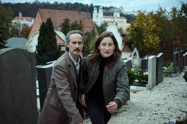 Michael Ostrowski, Marie Leuenberger - Ein Krimi aus Passau - Bis auf den Knochen - Z filmu