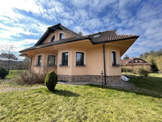 Prodej rodinný dům 6+1, zahrada, parkování, klidná lokalita, Karlovy Vary – Mezirolí – Nadin Reality